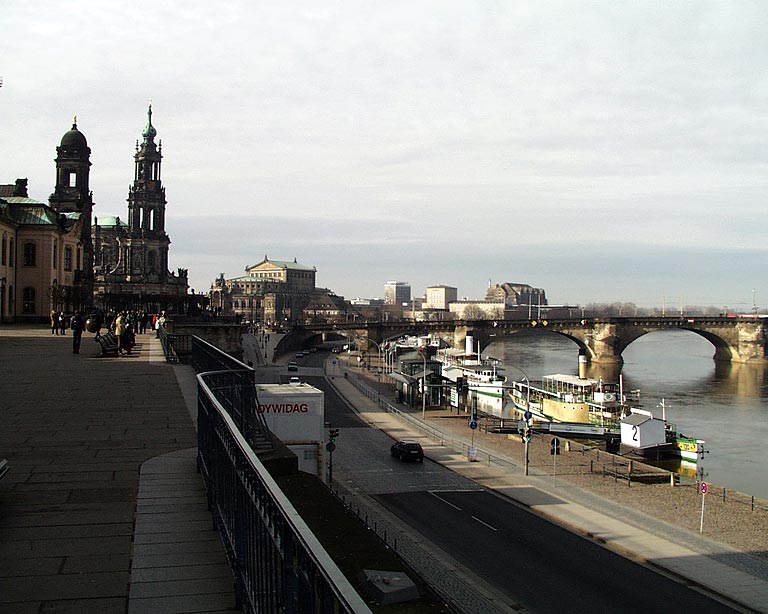 Dresden - Blick von den Bruehlschen Terrassen auf die Semperoper